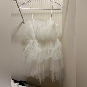 The best dress for a bride! Has a rip as seen in photo that could be fixed
